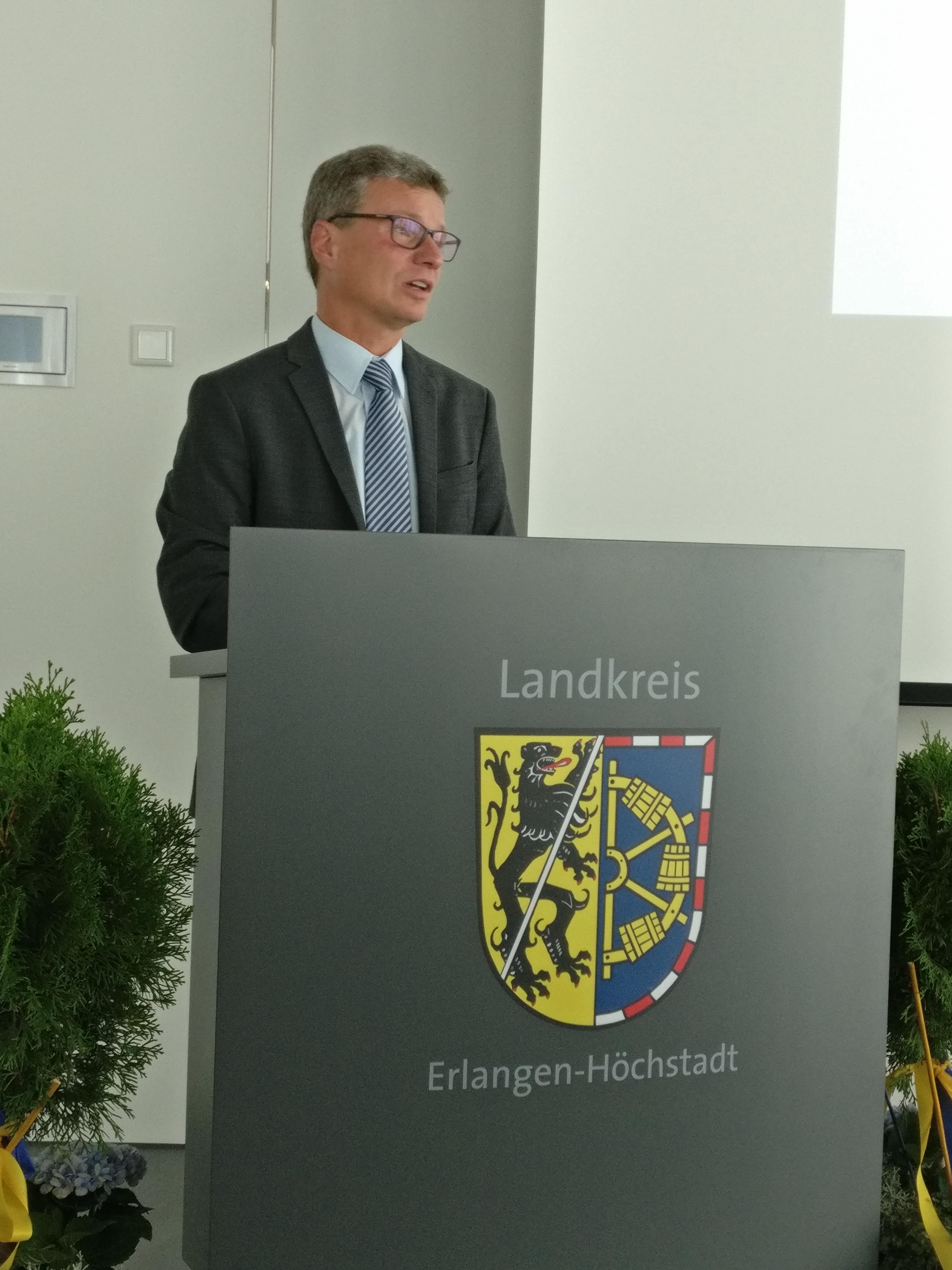 Erlangen-Höchstadt ist jetzt Bildungsregion – Kultusminister überreicht Gütesiegel